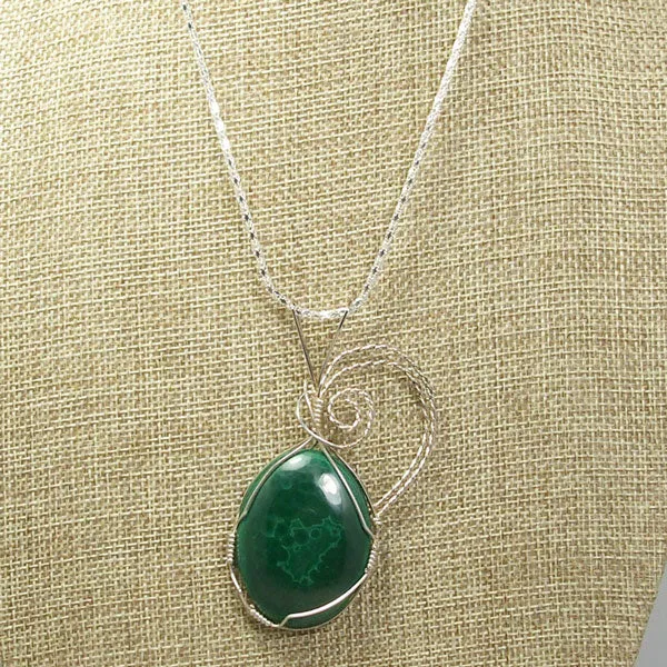 Hadda Malachite Cabochon Pendant Necklace