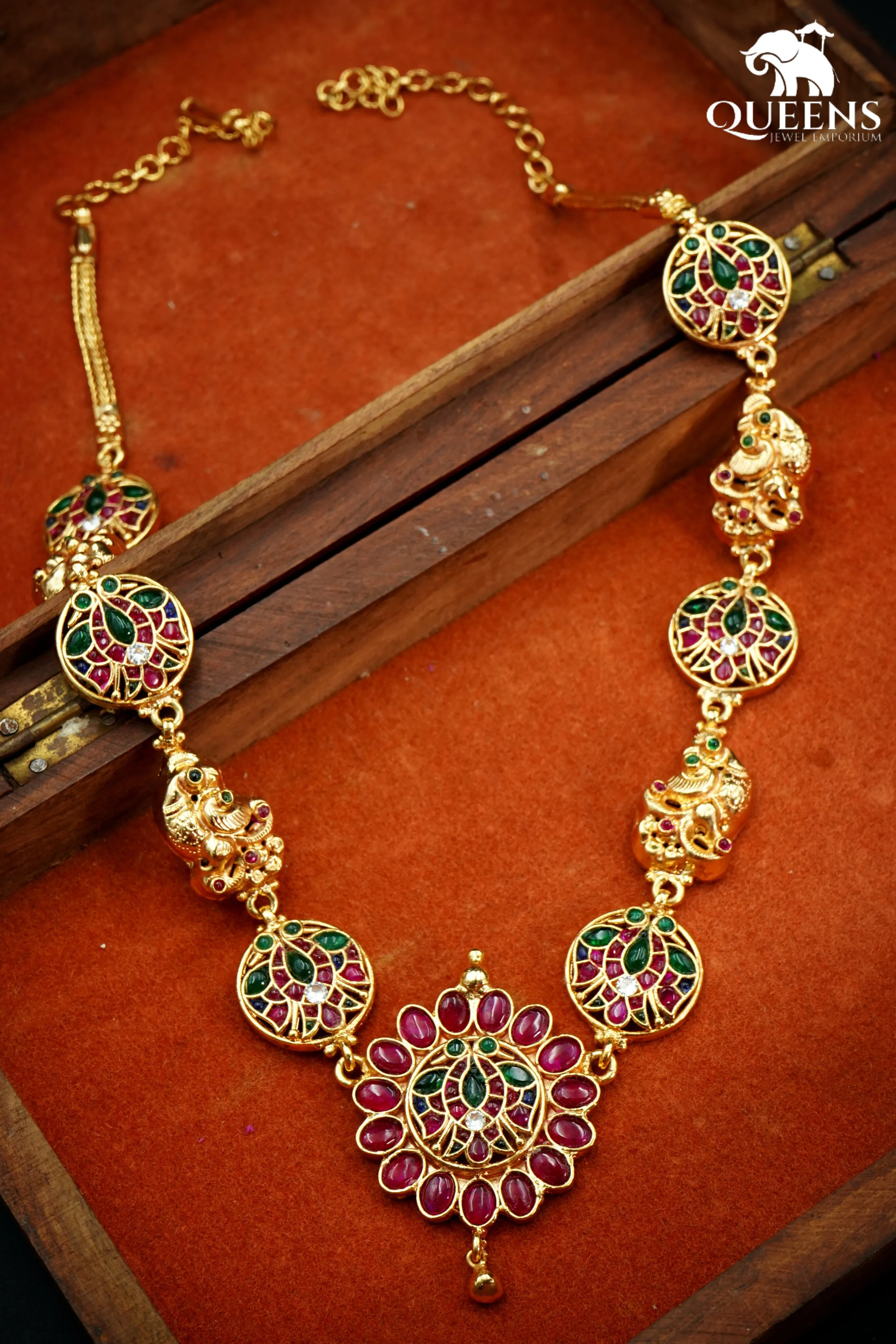 LAYADEVI NECKLACE