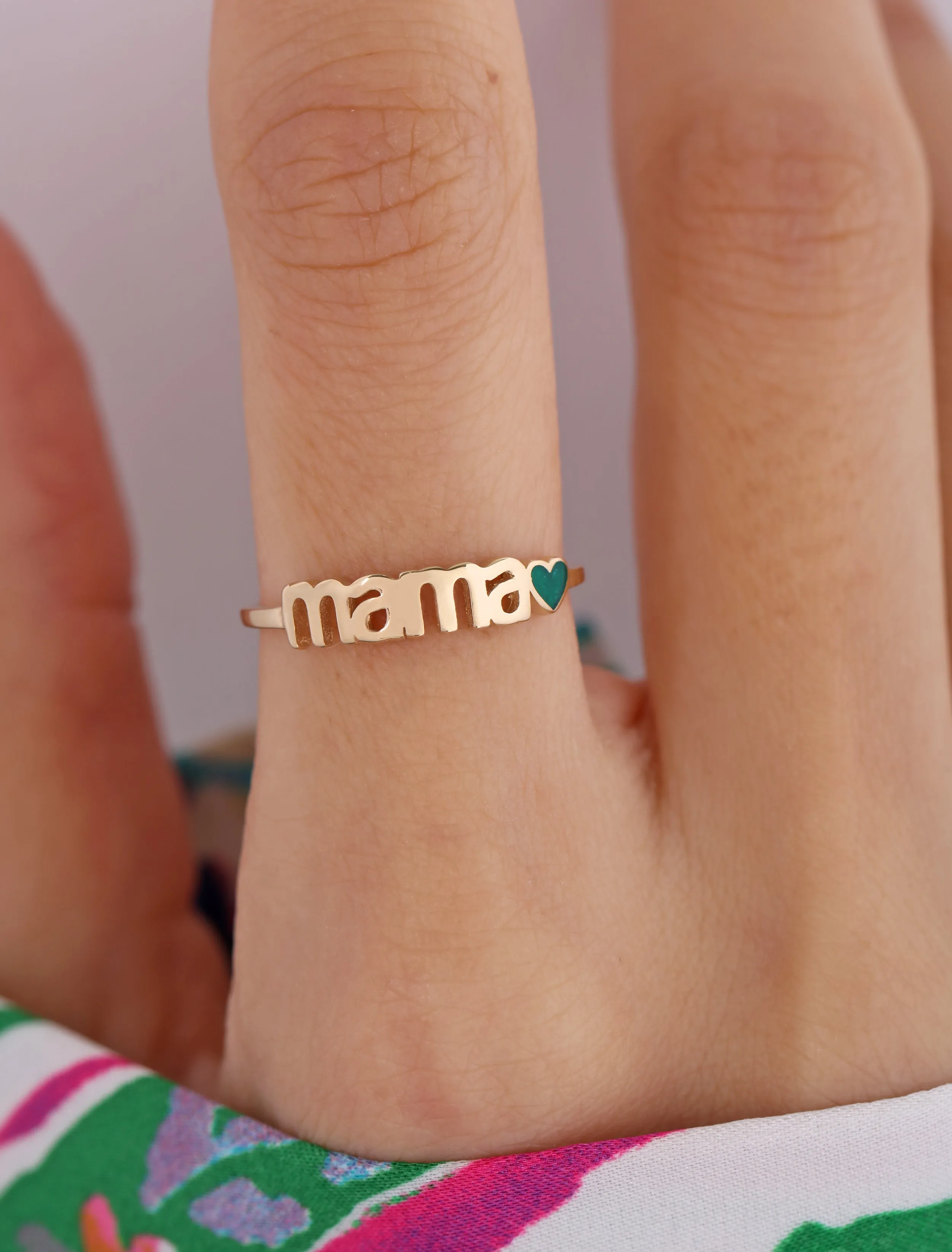 Mama Love Signature Band 18K Gold Ring with Enamel Heart