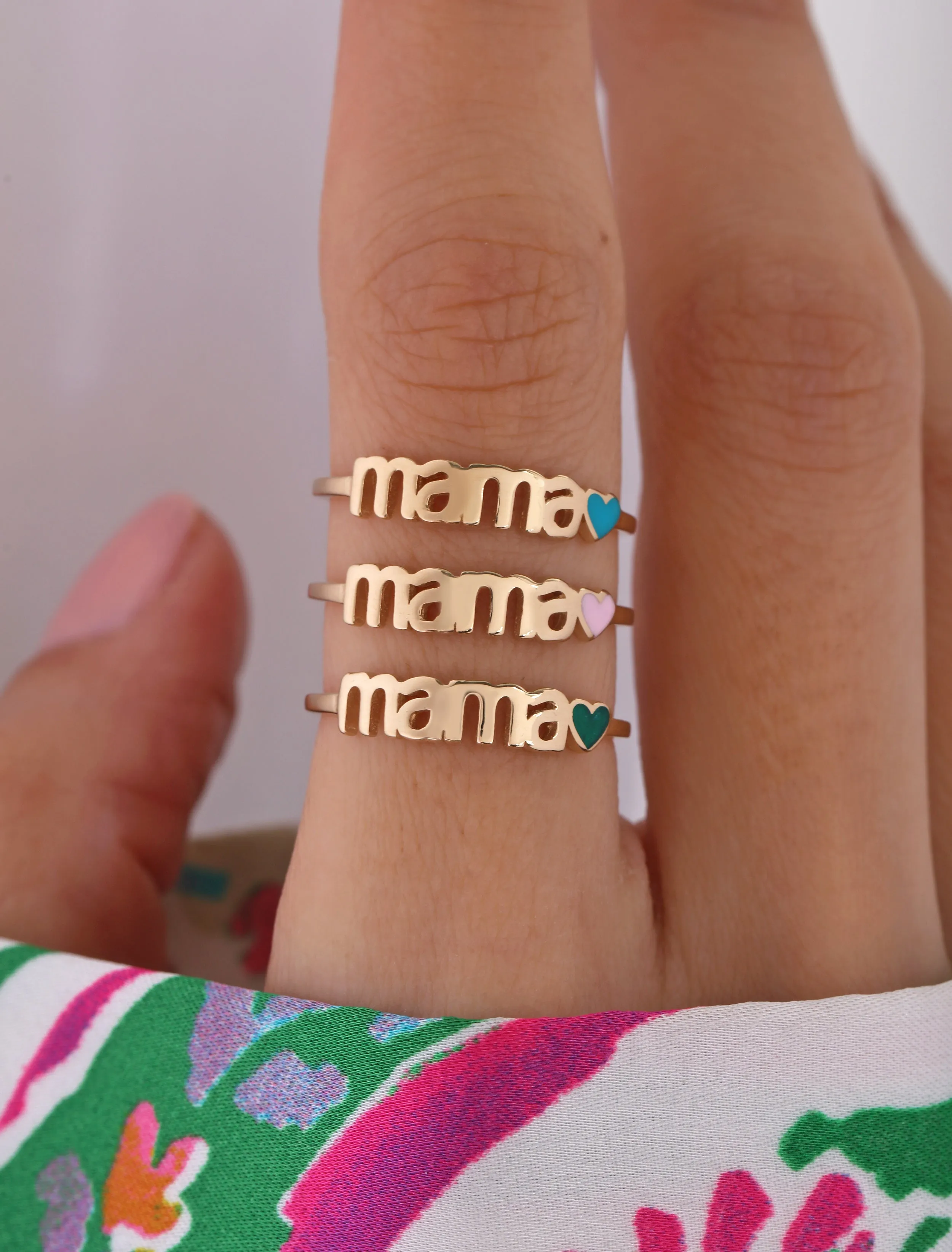 Mama Love Signature Band 18K Gold Ring with Enamel Heart