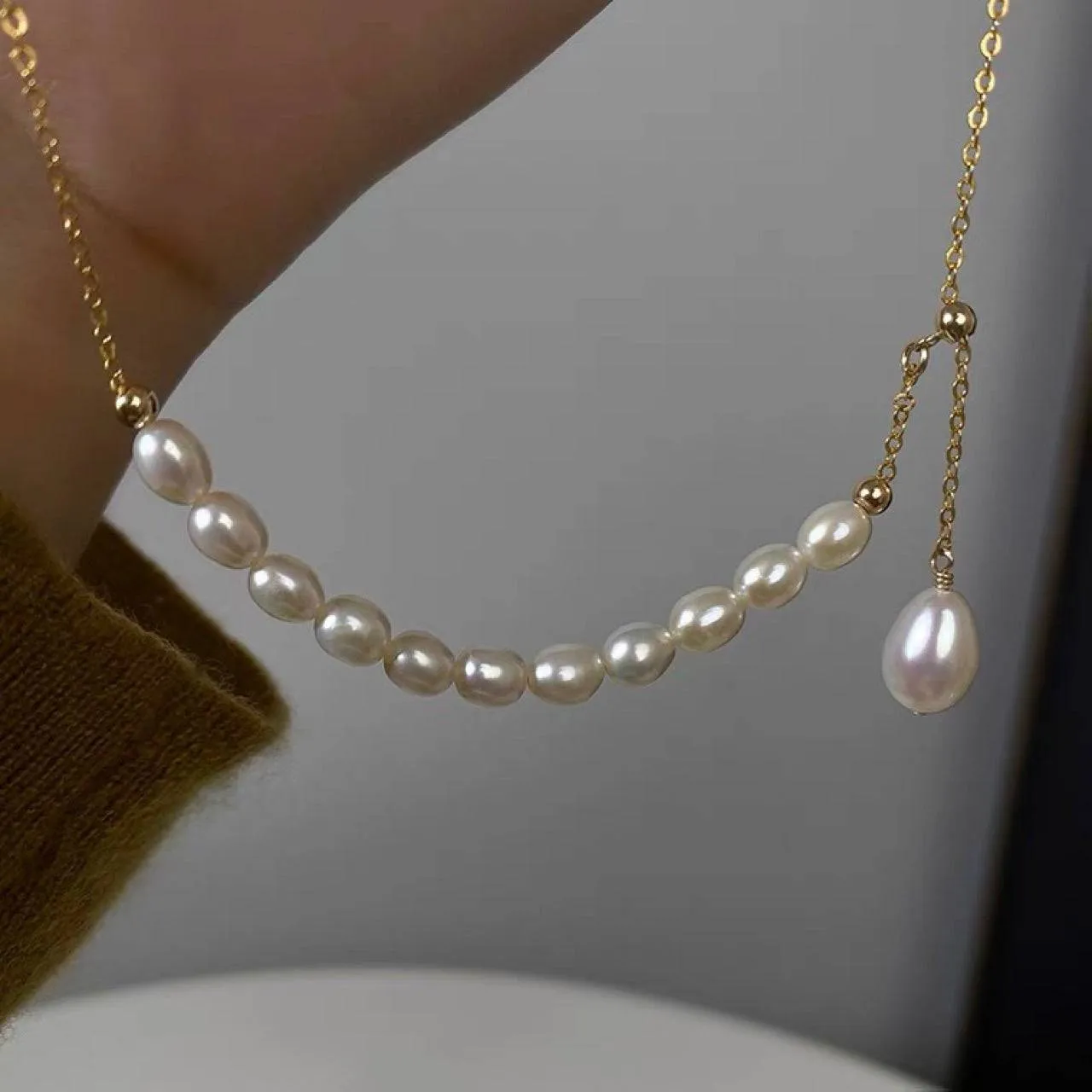 Pearl pendant adjustable choker necklace