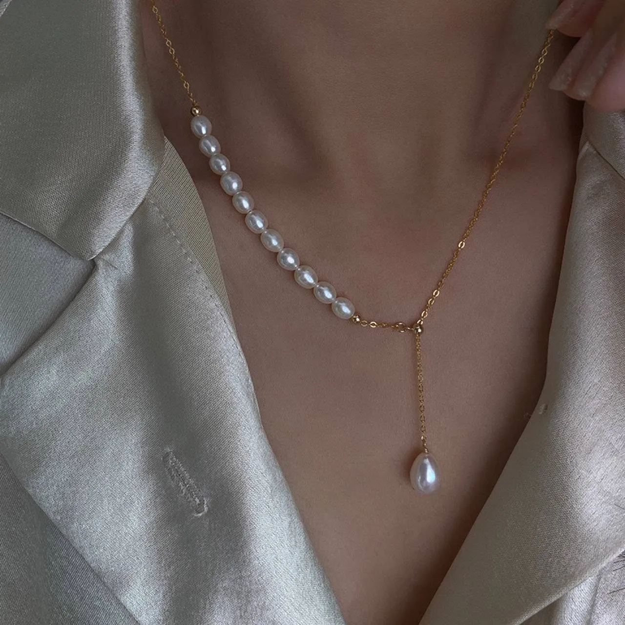 Pearl pendant adjustable choker necklace