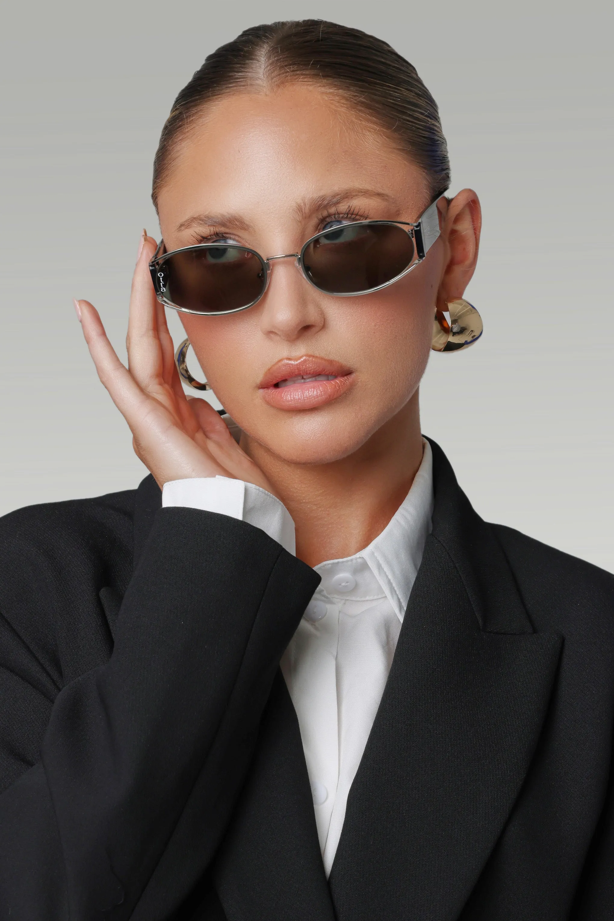 Polly | Otra Black Round Green Tinted Sunglasses